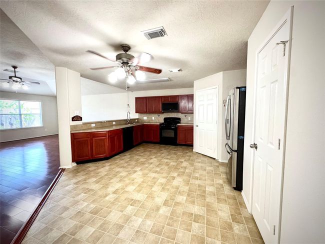 10723 Ocelot Ln, House other with 3 bedrooms, 2 bathrooms and 2 parking in Houston TX | Image 7
