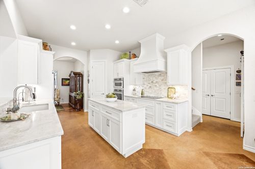 541 Saxet Trl, Spring Branch, TX, 78070-4968 | Card Image