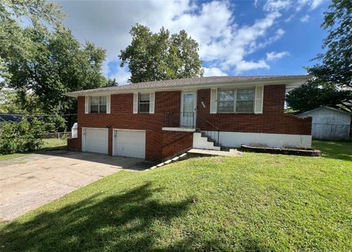 1907 N Plymouth Ct, Independence, MO, 64058-1352 | Card Image