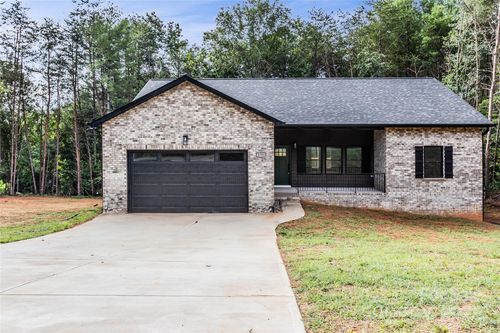 5751 Selkirk Dr, Hickory, NC, 28601-8923 | Card Image