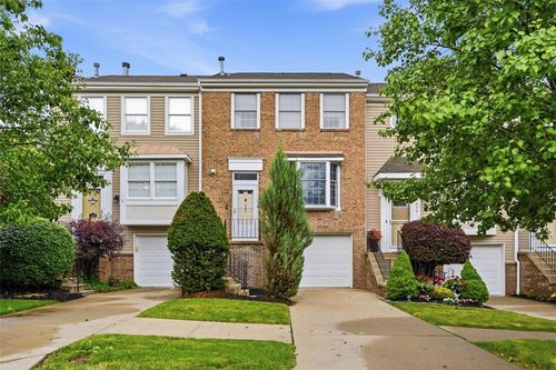 423 Parkridge Ln, Coraopolis, PA, 15108-2869 | Card Image