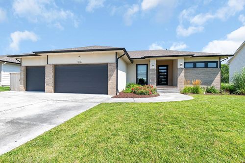 1226 W Lakeway Ct, Andover, KS, 67002-7672 | Card Image