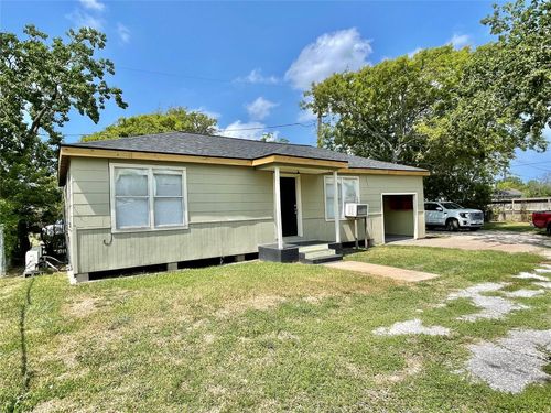 611 N Avenue D, Freeport, TX, 77541-3849 | Card Image