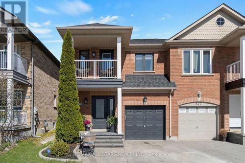 825 Joe Persechini Dr, Newmarket, ON, L3X2T7 | Card Image