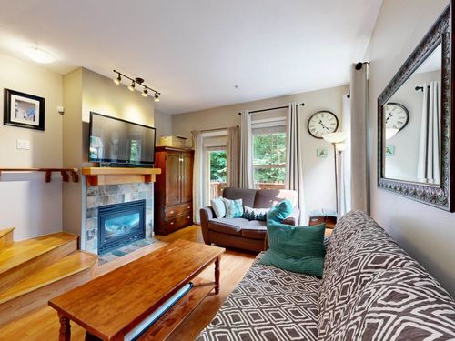 227-15 Sixth Ave, New Westminster, BC, V3L1T1 | Card Image