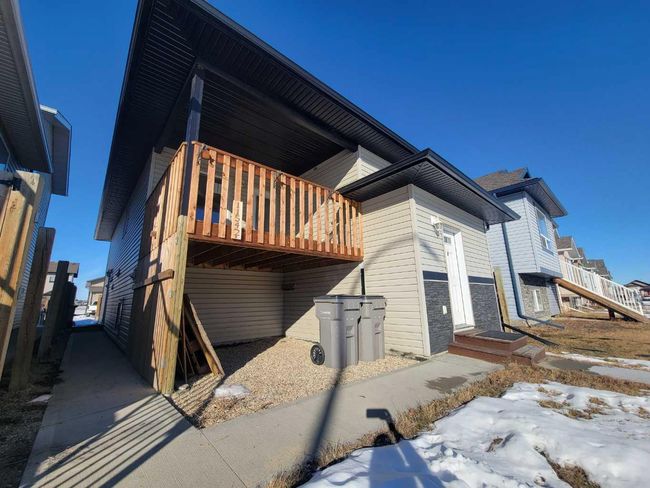 11542 76 Avenue, Home with 5 bedrooms, 2 bathrooms and 4 parking in Grande Prairie AB | Image 2