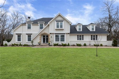 7108 Black Bob Dr, Stilwell, KS, 66085-9488 | Card Image