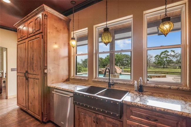 9474 Fm 524 Rd, Home with 5 bedrooms, 5 bathrooms and 3 parking in Sweeny TX | Image 17