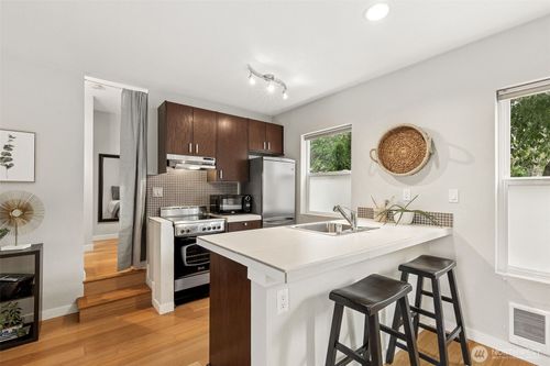 205-6547 42nd Ave Sw, Seattle, WA, 98136-3200 | Card Image