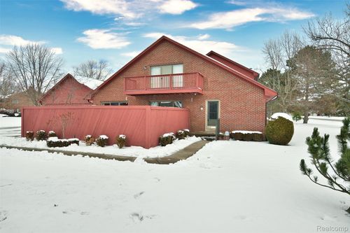 35-42192 Lochmoor St, Clinton Township, MI, 48038-1772 | Card Image