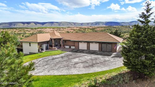 131 Dove Trail Ln, Yakima, WA, 98908-9295 | Card Image