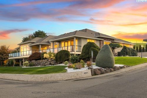 2601 S Irving St, Kennewick, WA, 99338-1927 | Card Image