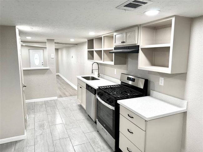 UNIT B- KITCHEN | Image 16