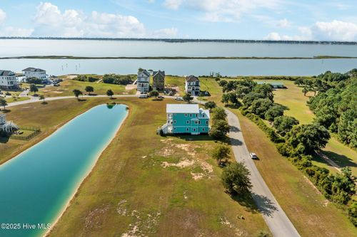 335 Kensington Pl, Newport, NC, 28570-3807 | Card Image