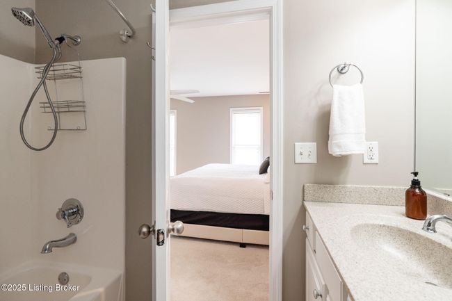10600 Norton Commons Walk, Condo with 2 bedrooms, 2 bathrooms and null parking in Prospect KY | Image 22