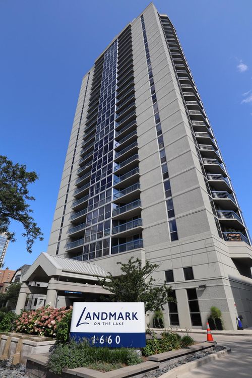1660 N Prospect Ave, Milwaukee, WI, 53202-2400 | Card Image