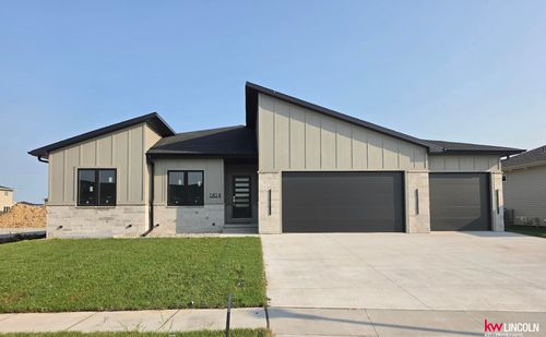 1814 E 8th St, Hickman, NE, 68372 | Card Image