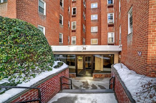2j-30 Hartsdale Avenue E, Greenburgh, NY, 10530 | Card Image