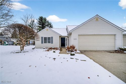 16375 Commons Oval, Strongsville, OH, 44136-8829 | Card Image