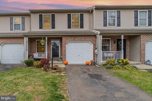 261 Meadow Ln, Quarryville, PA, 17566-9341 | Card Image