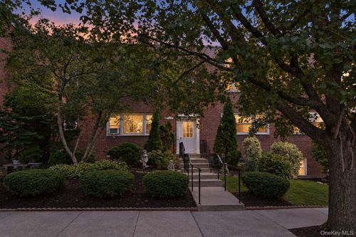 4r-17 Leewood Cir, Eastchester, NY, 10709-1902 | Card Image