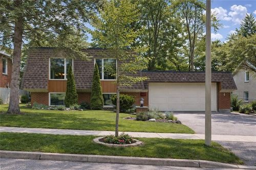 42 Culpepper Dr, Waterloo, ON, N2L5L1 | Card Image