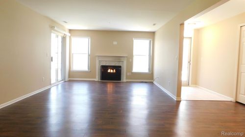 5204 Pine Aires Dr, Sterling Heights, MI, 48314-1346 | Card Image