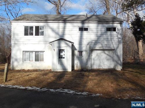 221 Boulevard Drive, Wayne, NJ, 07470 | Card Image