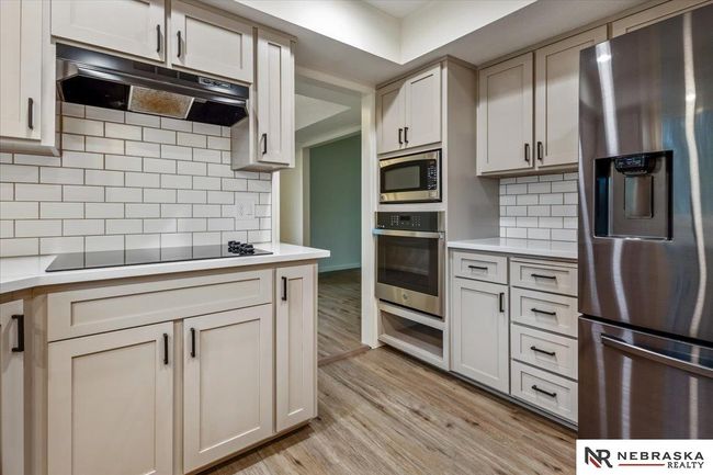 3102 Lynnwood Dr, House other with 4 bedrooms, 4 bathrooms and 2 parking in Bellevue NE | Image 13