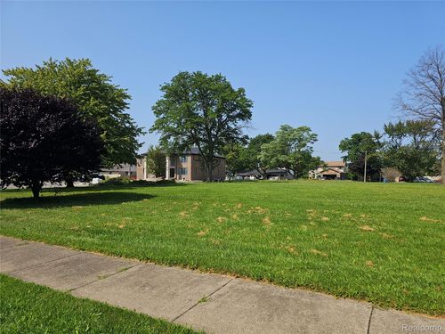 2219 Kinmore St, Dearborn Heights, MI, 48127-3416 | Card Image