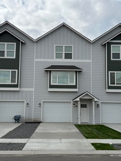 110 Claret Dr, Prosser, WA, 99350-8902 | Card Image