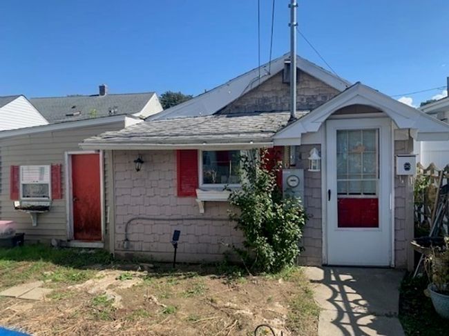 368 Ocean Grove Ave, House other with 2 bedrooms, 2 bathrooms and null parking in Swansea MA | Image 4
