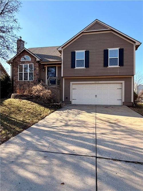 16372 S Sunset St, Olathe, KS, 66062-2707 | Card Image
