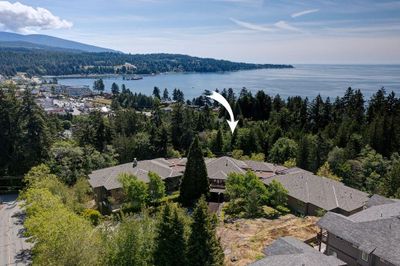 5855 Cowrie St, Condo with 2 bedrooms, 2 bathrooms and 1 parking in Sechelt BC | Image 2