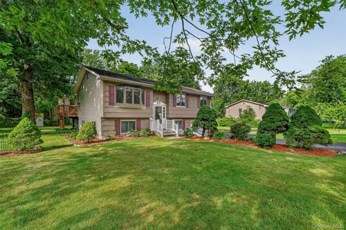 8 Bridle Ln, Chester, NY, 10918-1116 | Card Image