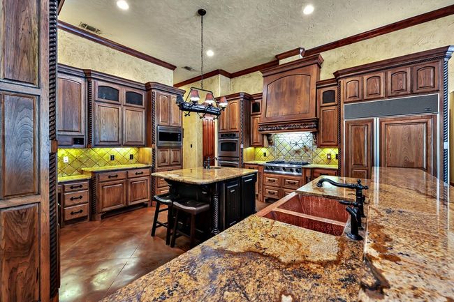 565 Lost Hunters Cyn, House other with 5 bedrooms, 5 bathrooms and 3 parking in China Spring TX | Image 18