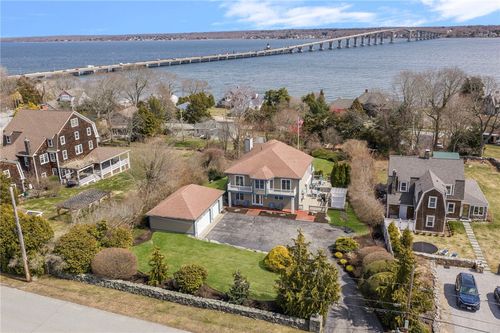 56 Tefft St, Saunderstown, RI, 02874-3232 | Card Image