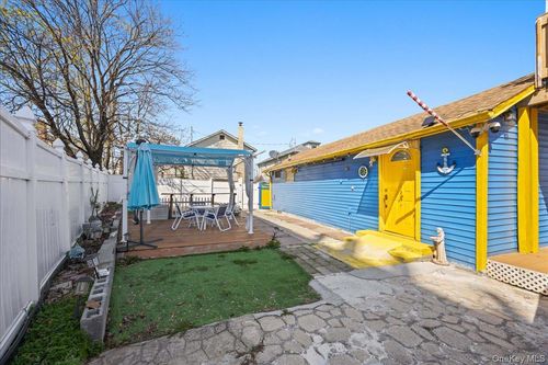 57 Pennyfield Cp, Bronx, NY, 10465-3748 | Card Image