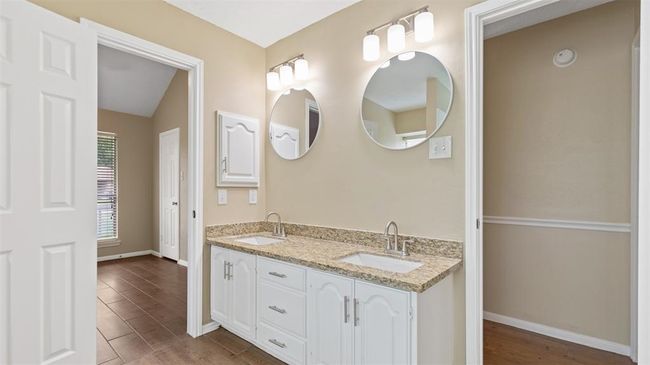 Secondary bathroom | Image 25