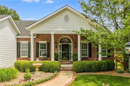 8211 Nw High Point Dr, Weatherby Lake, MO, 64152-1649 | Card Image