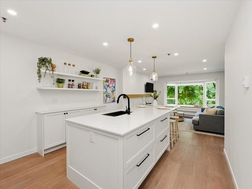 207-1925 W 2nd Ave, Vancouver, BC, V6J1J2 | Card Image