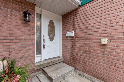 76 Burns Cir, Home with 3 bedrooms, 2 bathrooms and 3 parking in Barrie ON | Image 2