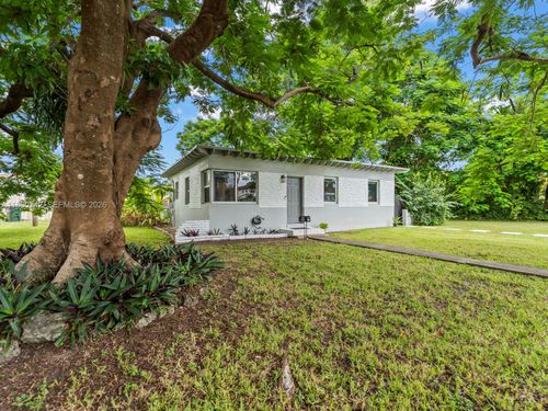 201 Flagler Dr, Miami Springs, FL, 33166-4927 | Card Image
