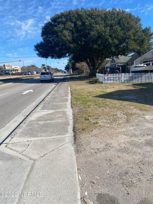 2311 Arendell St, Morehead City, NC, 28557-3960 | Card Image