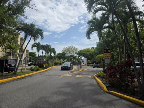 apt-106-8290 Lake Dr, Doral, FL, 33166-4670 | Card Image