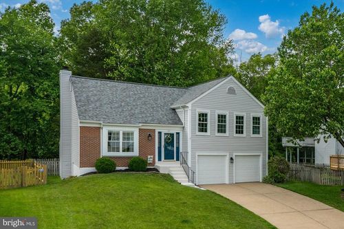 27 Brinks Ct, STERLING, VA, 20165-5795 | Card Image