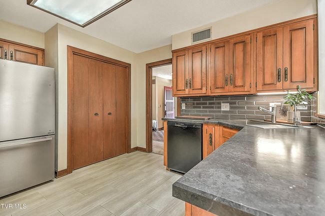 55 Grove Hill Rd, House other with 3 bedrooms, 4 bathrooms and null parking in Kingsport TN | Image 22