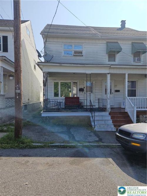 219 N Nice St, Frackville, PA, 17931-1313 | Card Image