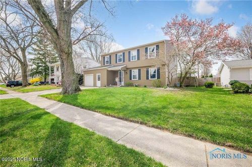 1228 Eastland Dr, Oregon, OH, 43616-4048 | Card Image