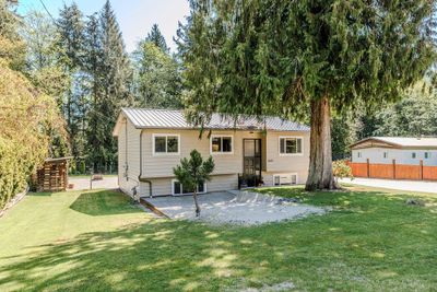 5620 Wakefield Rd, House other with 4 bedrooms, 2 bathrooms and null parking in Sechelt BC | Image 2